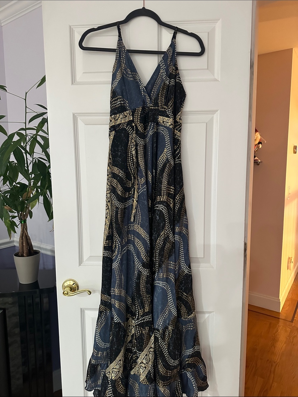 Sleeveless V-Neck Maxi Dress in Navy and Gold Print